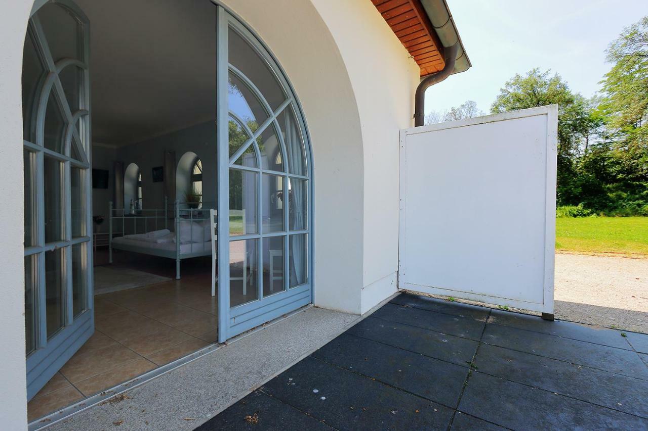 Отель Elbzollhaus Dessau Экстерьер фото